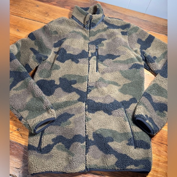 H&M Divided Men’s Sherpa Teddy Green Camo Zip-up fleece lined Jacket Size S EUC - Picture 6 of 13